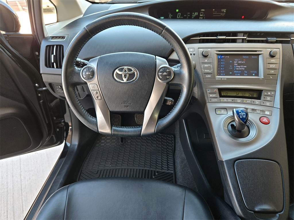 2013 Toyota Prius Three photo 13