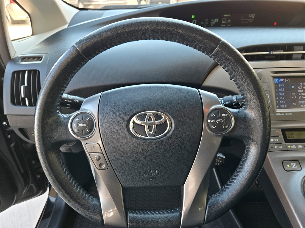 2013 Toyota Prius Three photo 14