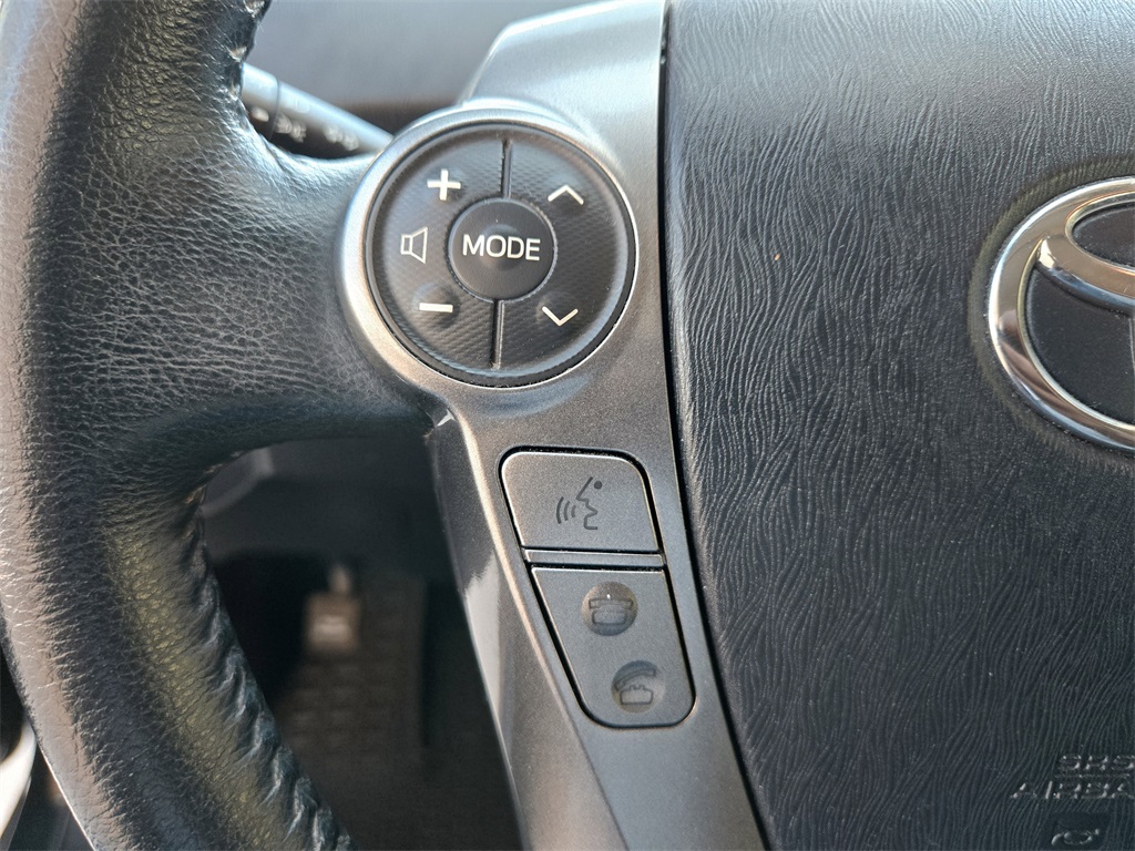 2013 Toyota Prius Three photo 15