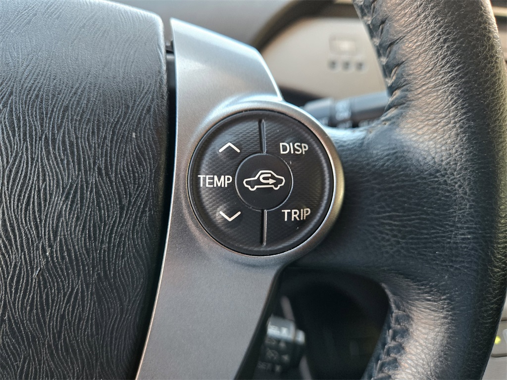 2013 Toyota Prius Three photo 16