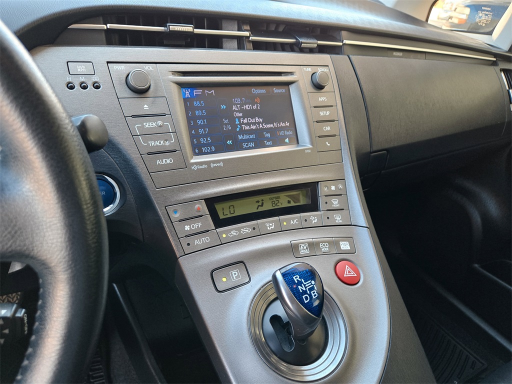 2013 Toyota Prius Three photo 17