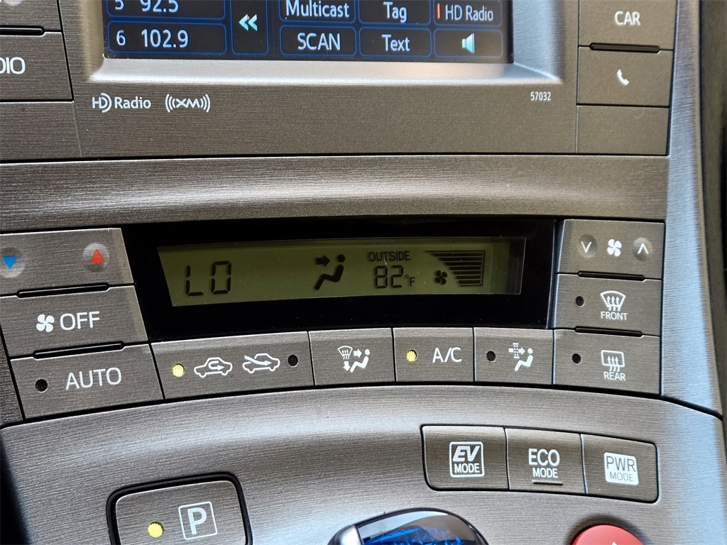 2013 Toyota Prius Three photo 19