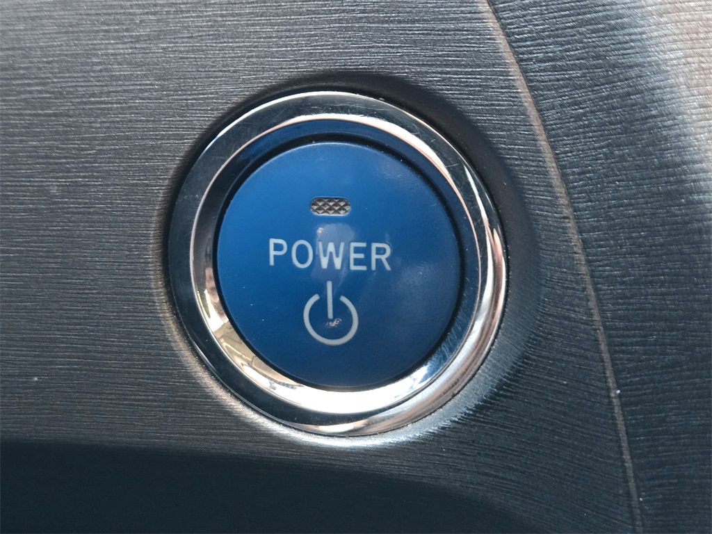 2013 Toyota Prius Three photo 20