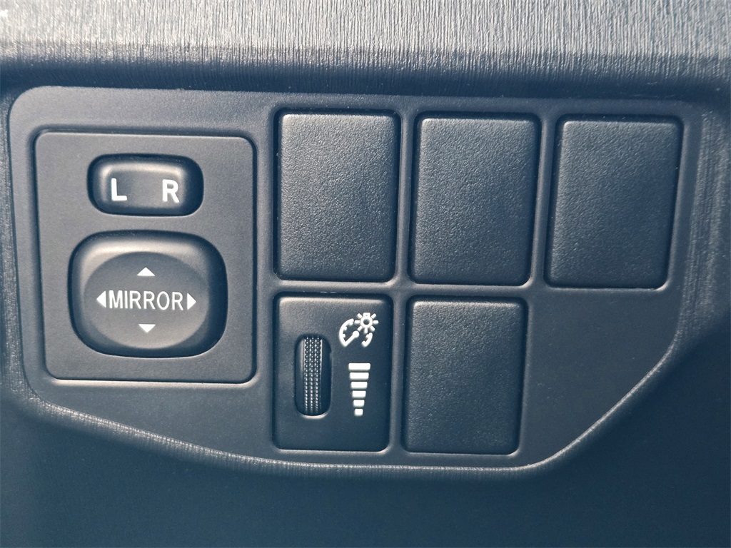 2013 Toyota Prius Three photo 22
