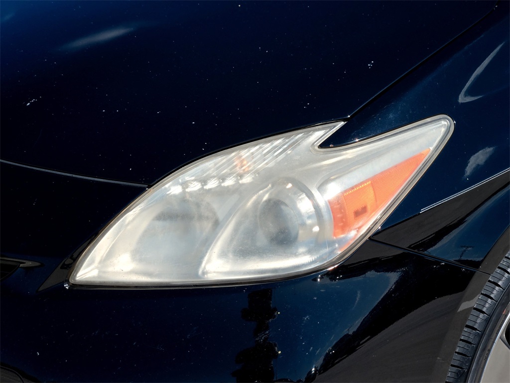 2013 Toyota Prius Three photo 3