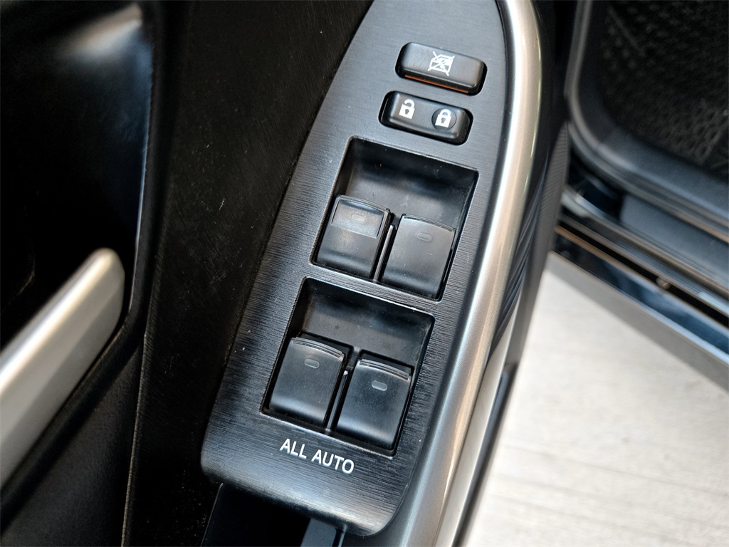2013 Toyota Prius Three photo 29