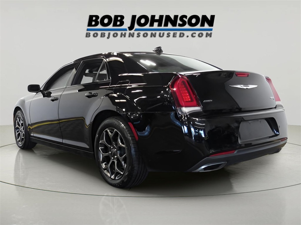 2018 Chrysler 300 S photo 9