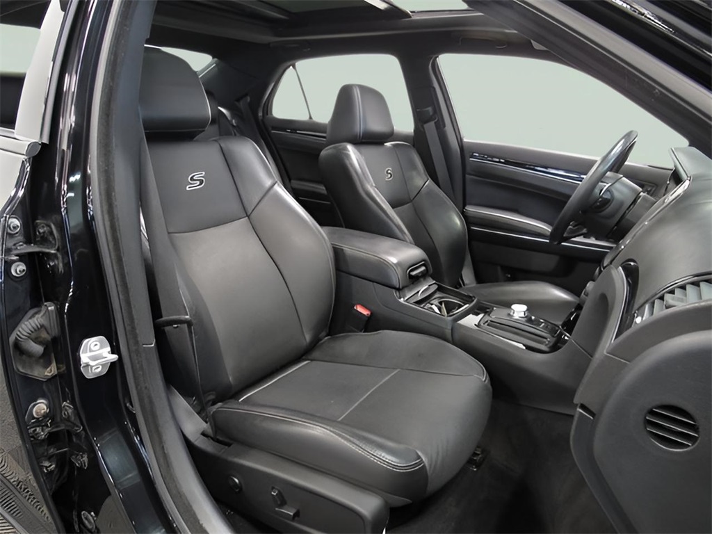 2018 Chrysler 300 S photo 4