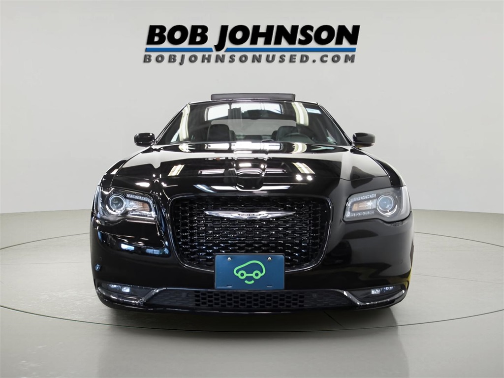 2018 Chrysler 300 S photo 12