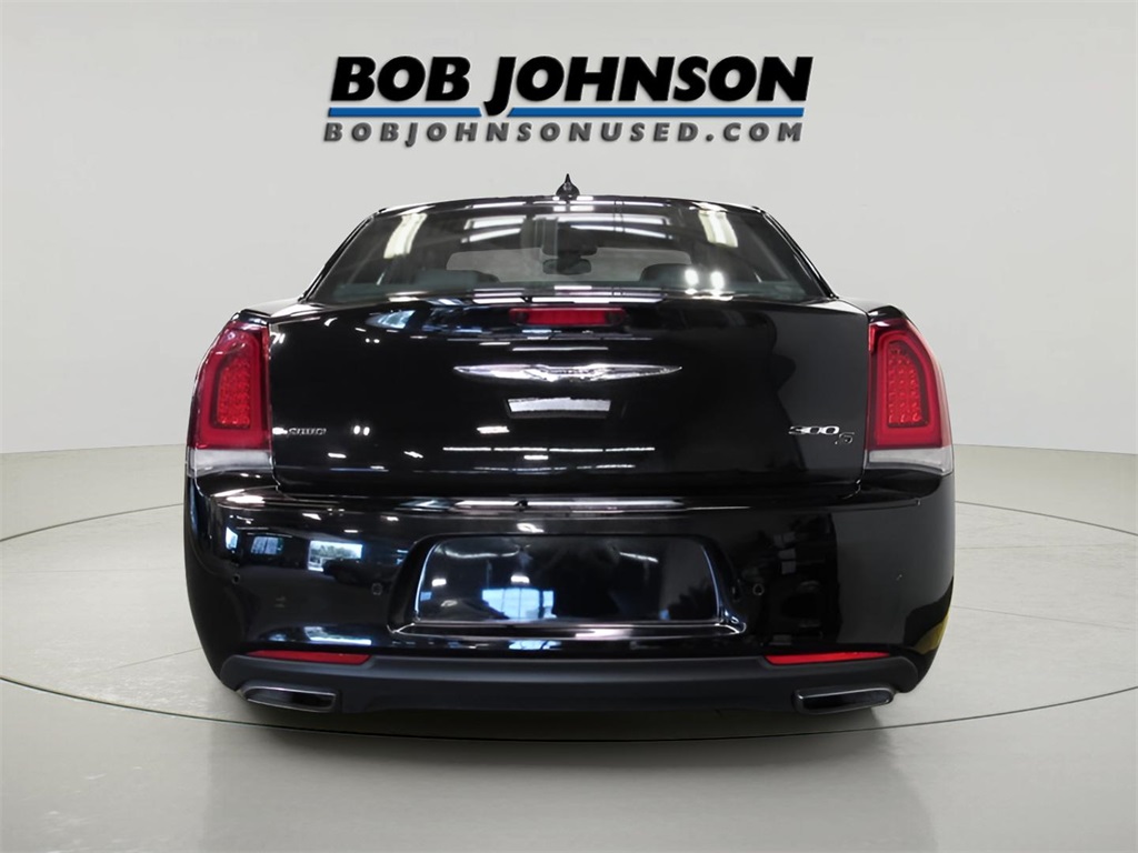2018 Chrysler 300 S photo 13