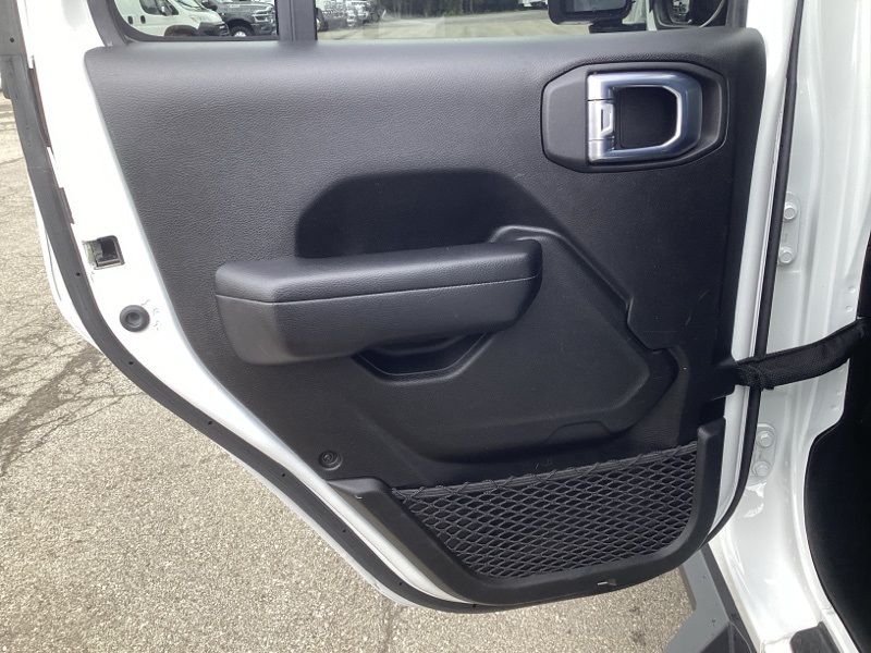 2021 Jeep Gladiator Willys photo 13