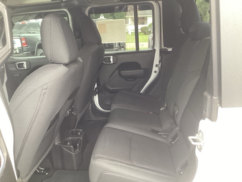 2021 Jeep Gladiator Willys photo 15