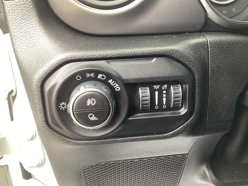 2021 Jeep Gladiator Willys photo 21