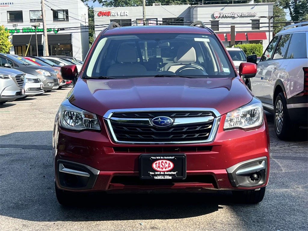 2018 Subaru Forester 2.5i Premium photo 2