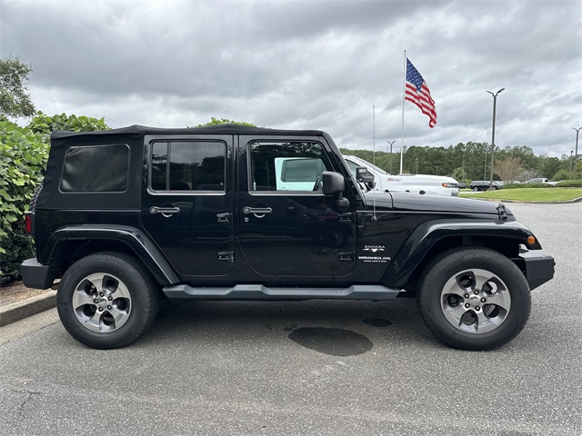 2016 Jeep Wrangler Unlimited Sahara photo 4