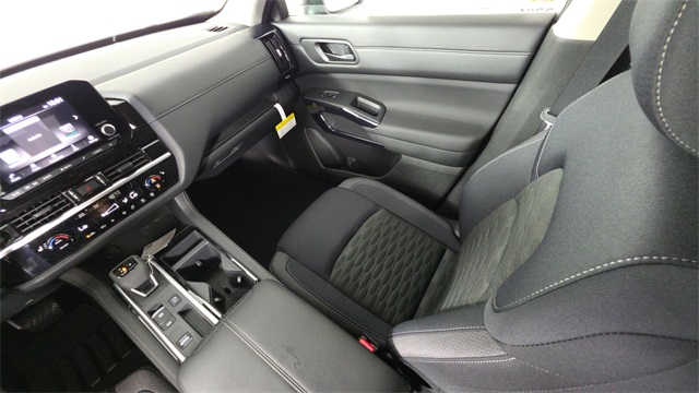 2025 Everest White Pearl Tricoat Nissan Pathfinder SV FWD SUV