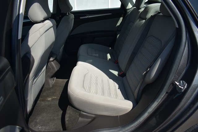 2016 Ford Fusion S photo 10