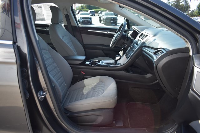 2016 Ford Fusion S photo 14