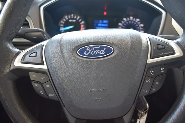 2016 Ford Fusion S photo 15