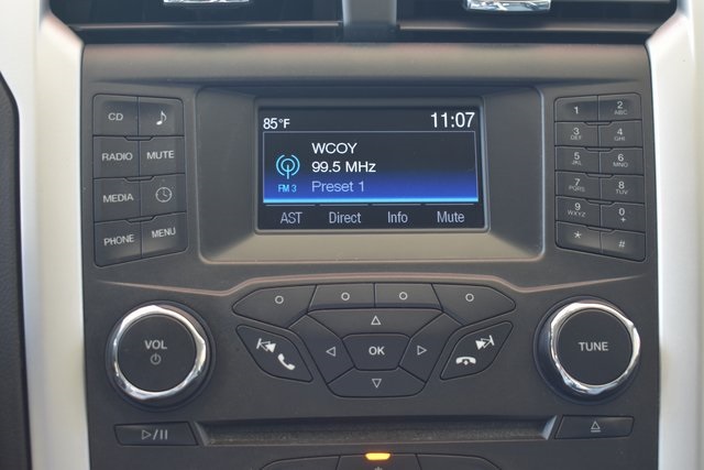 2016 Ford Fusion S photo 19