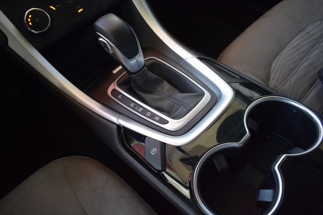 2016 Ford Fusion S photo 21