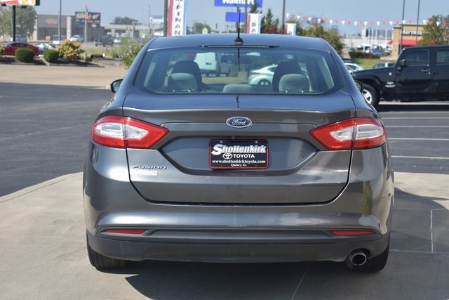 2016 Ford Fusion S photo 6