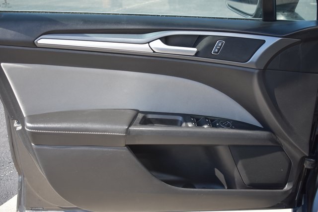 2016 Ford Fusion S photo 8
