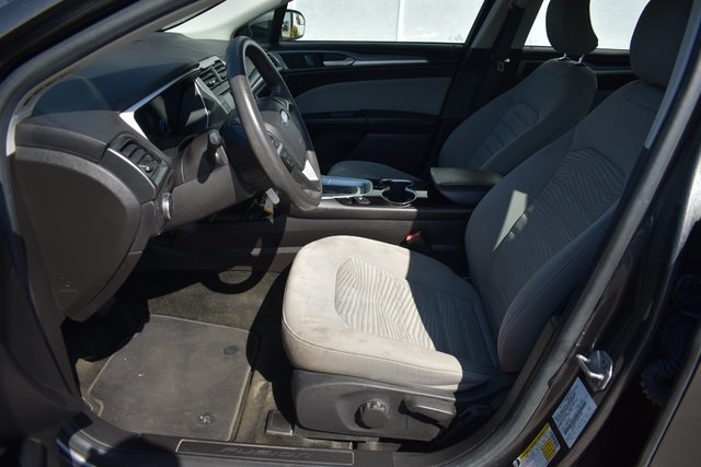 2016 Ford Fusion S photo 9