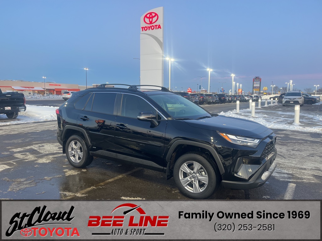 2024 Toyota RAV4 XLE's photo