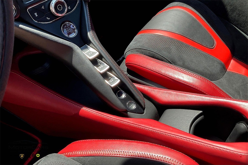2018 McLaren 720S Performance RWD Coupe