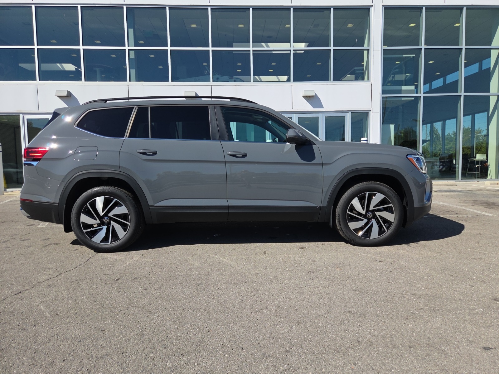 new 2026 Volkswagen Atlas car, priced at $44,617