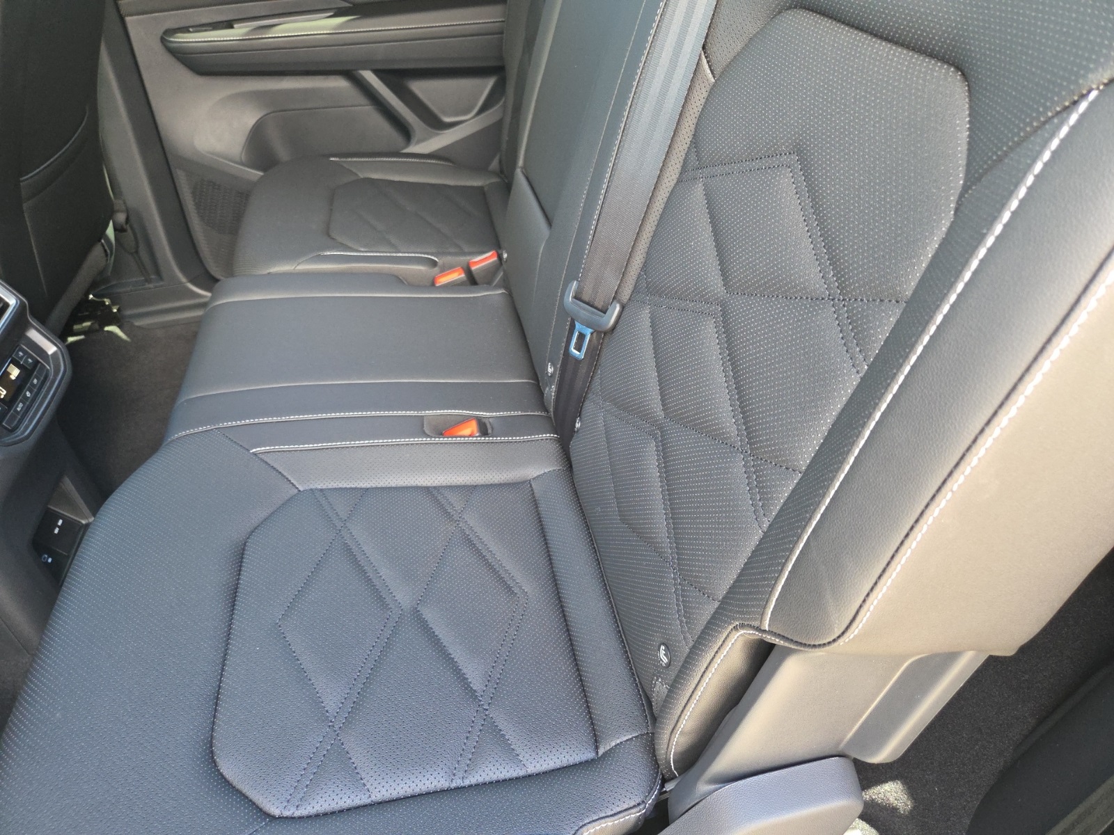 new 2026 Volkswagen Atlas car, priced at $44,617