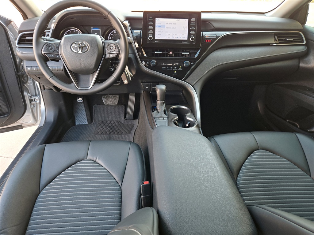 2023 Toyota Camry SE photo 12