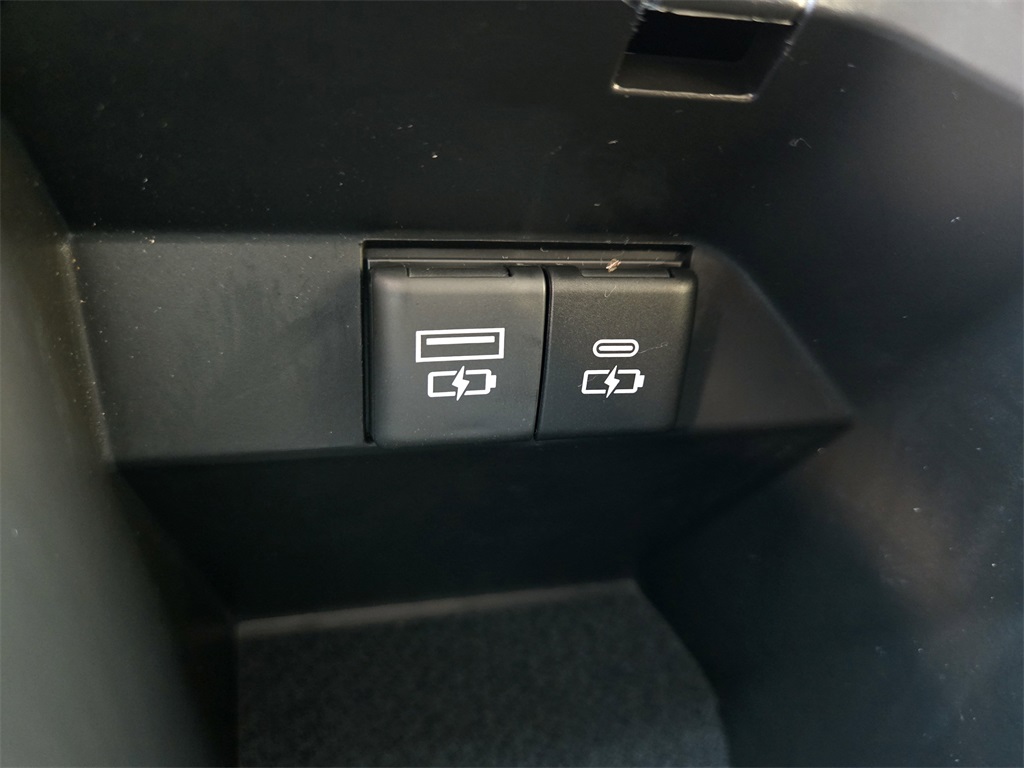 2023 Toyota Camry SE photo 24