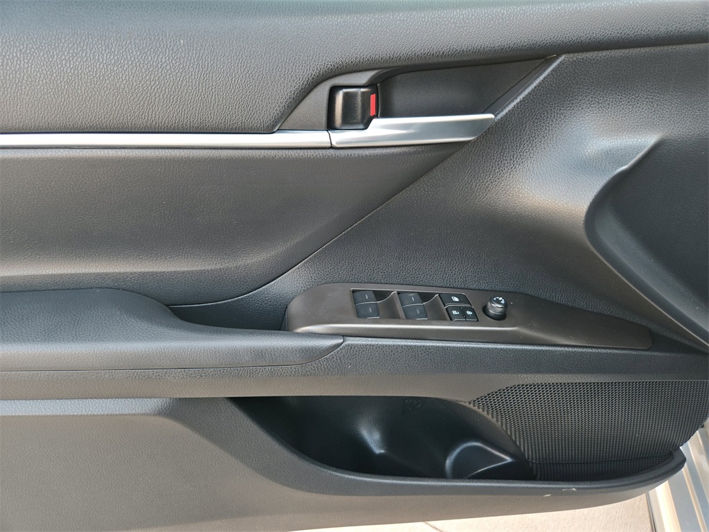 2023 Toyota Camry SE photo 31
