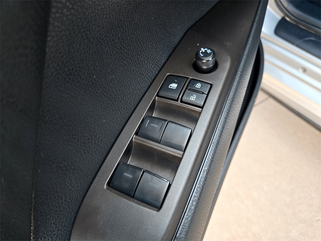 2023 Toyota Camry SE photo 32