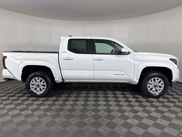 2025 Toyota Tacoma SR5 Double Cab photo 2
