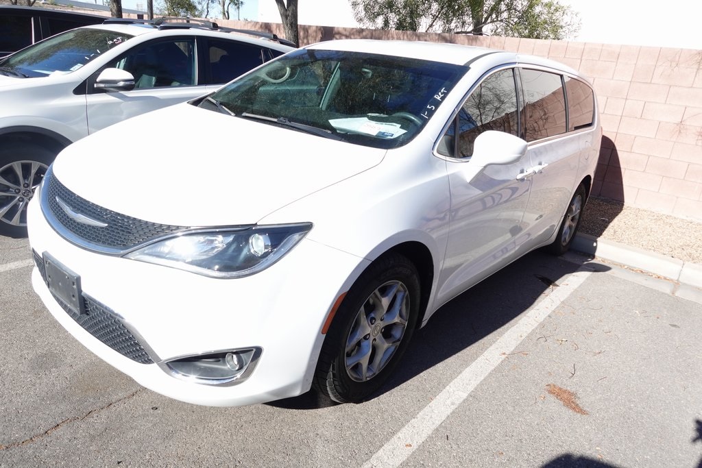 2018 Chrysler Pacifica Touring Plus's photo
