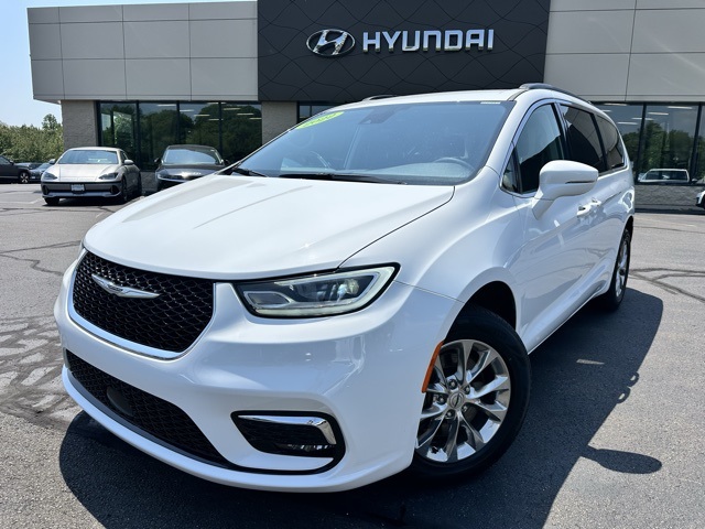 2022 Bright White Clearcoat Chrysler Pacifica Touring L Van