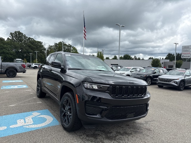 2025 Jeep Grand Cherokee Altitude X photo 4