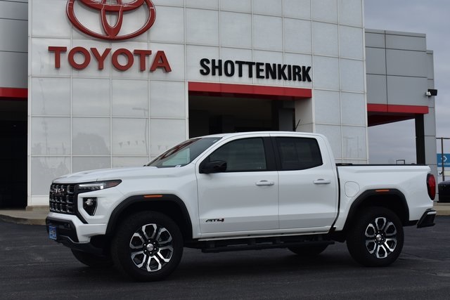 2024 GMC Canyon AT4's photo