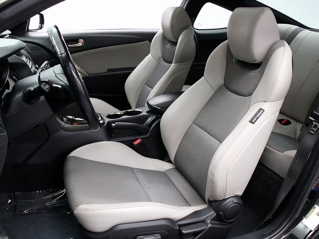 2013 Hyundai Genesis Coupe 2.0T Premium photo 9