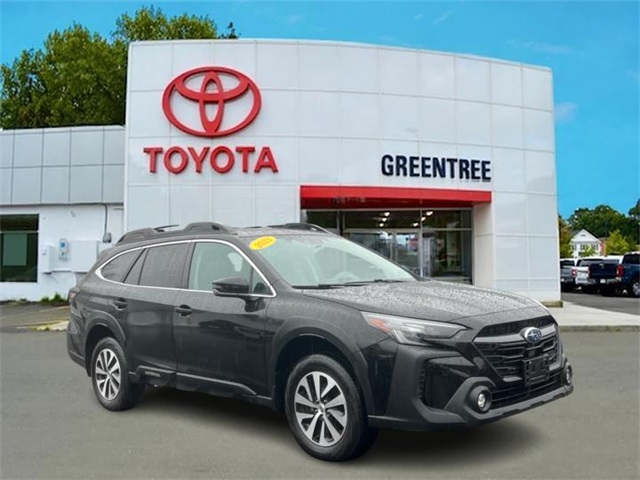 2023 Subaru Outback Premium's photo