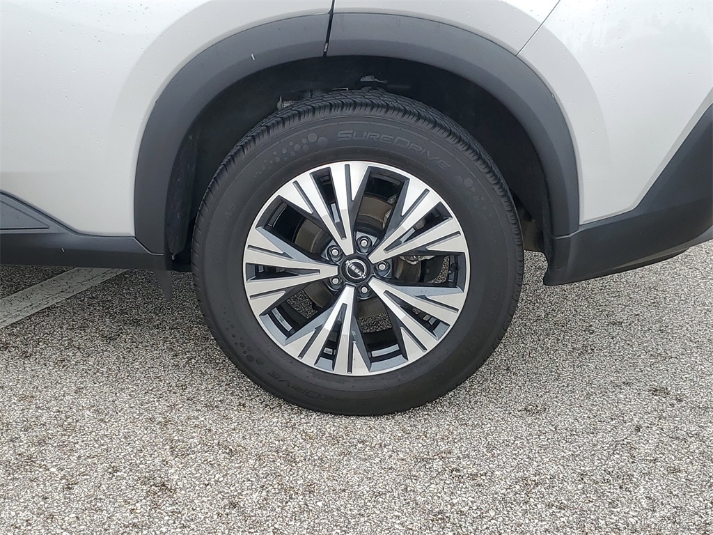 2023 Brilliant Silver Metallic Nissan Rogue SV AWD SUV