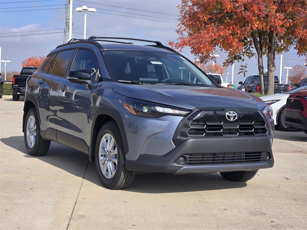 2026 Toyota Corolla Cross LE photo 2