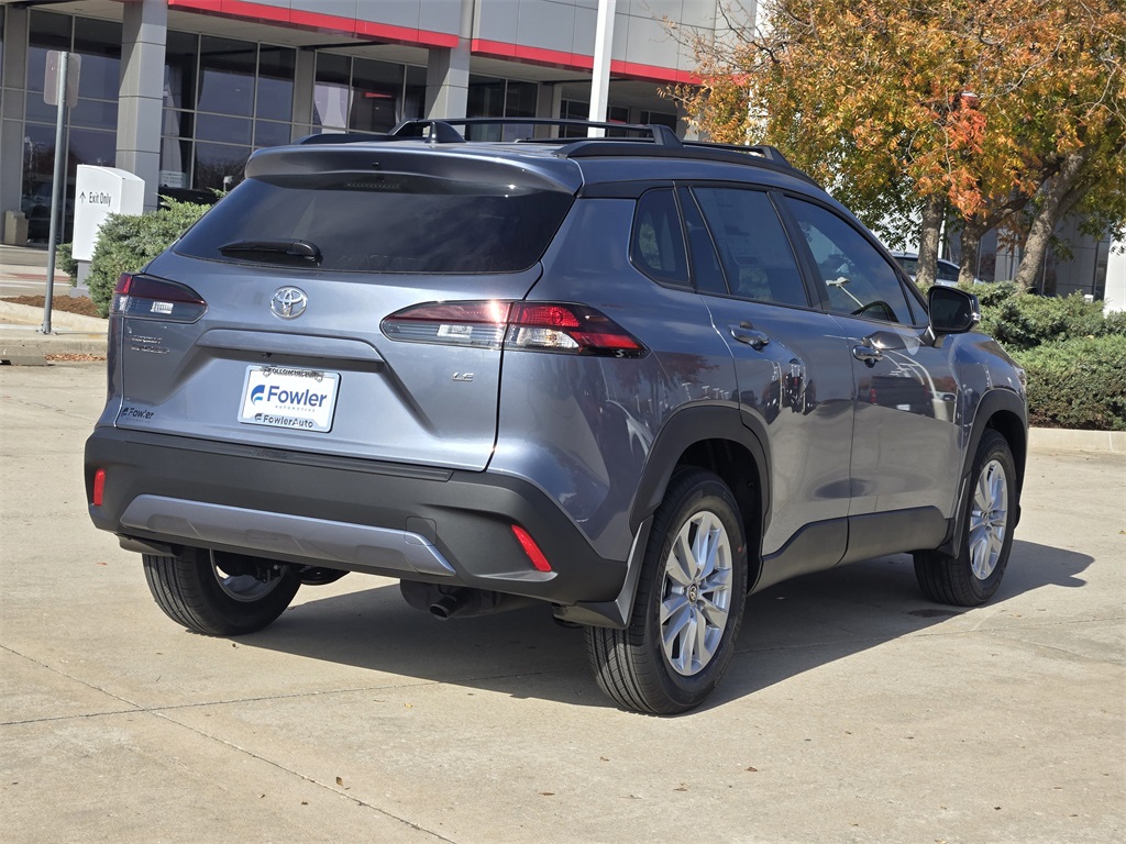 2026 Toyota Corolla Cross LE photo 4