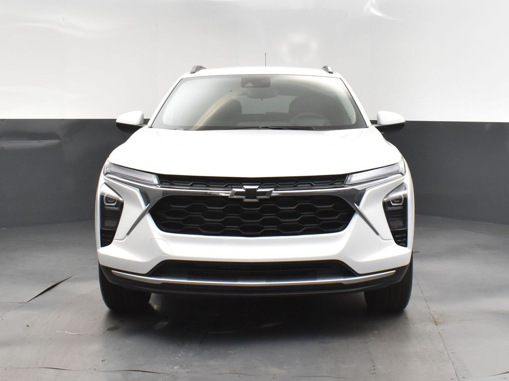 2025 Summit White Chevrolet Trax LT FWD SUV