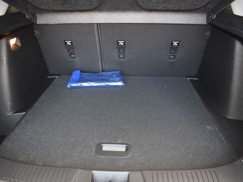 2025 Summit White Chevrolet Trax LT FWD SUV