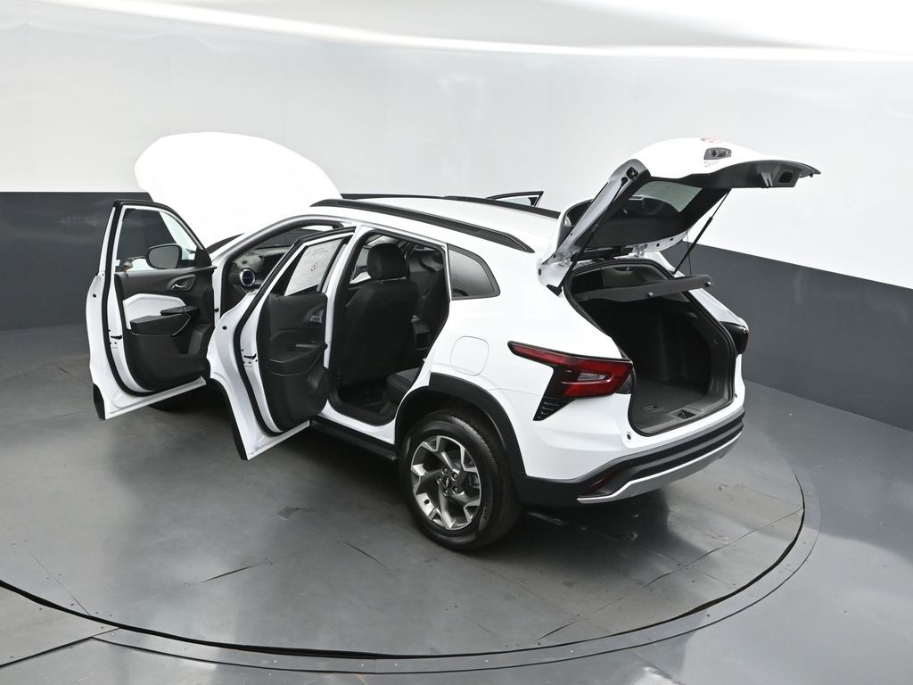 2025 Summit White Chevrolet Trax LT FWD SUV
