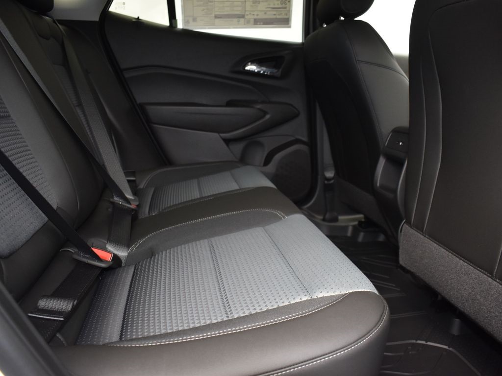 2025 Summit White Chevrolet Trax LT FWD SUV